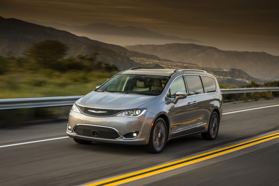  Chrysler Pacifica Limited (RU) 2016 года  (фото 25 из 40)